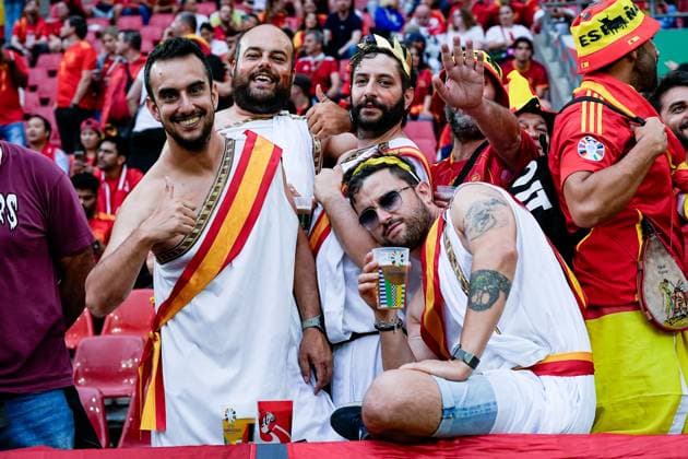 Cologne, Germany, June 30th 2024: Fans of Spain prior to the UEFA EURO, EM, Europameisterschaft,Fussball 2024 Germany Round 16 football match between Spain and Georgia at Cologne Stadium in Cologne, Germany. (Daniela Porcelli SPP)  Copyright: xDanielaxPorcellix xSPPx spp-en-DaPoSp-20240630-_DP29340