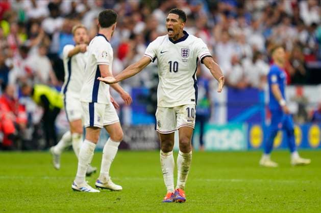 GER: England v Slovakia. UEFA EURO, EM, Europameisterschaft,Fussball 2024 Jude Bellingham of England celebrates after scoring the 1-1 during the UEFA Euro 2024 match between England and Slovakia, Round of 16, played at Veltins-Arena stadium on June 30, 2024 in Gelsenkirchen, Germany. kpng Copyright: xSergioxRuizx xPRESSINPHOTOx PS_240630_ENG-SLOVAKIA_602