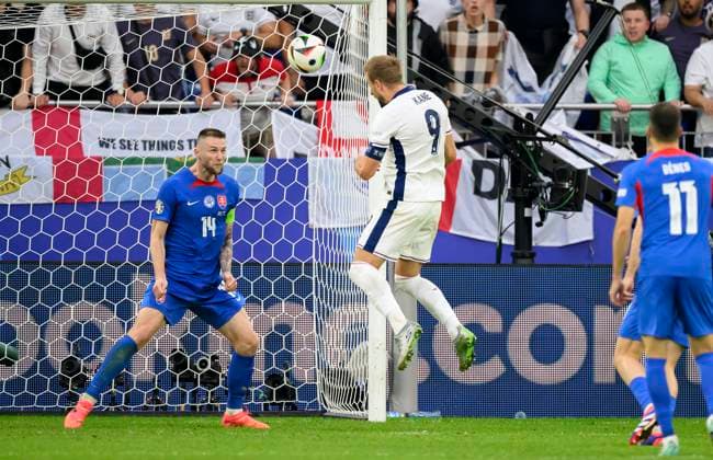 KANE Harry r ENG scores the goal for 2 1, against Milan SKRINIAR SVK , ACTION, Header, Round of 16, Match M40, England ENG Slovakia SVK , on 30 06 2024 in Gelsenkirchen Germany European Football Championship 2024 from 14 06 14 07 2024 in Germany Â