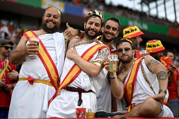 30 06 2024, Football UEFA EURO 2024, Round of 16, Spain Georgia, at Cologne Stadium, The Spaniards celebrate before the match