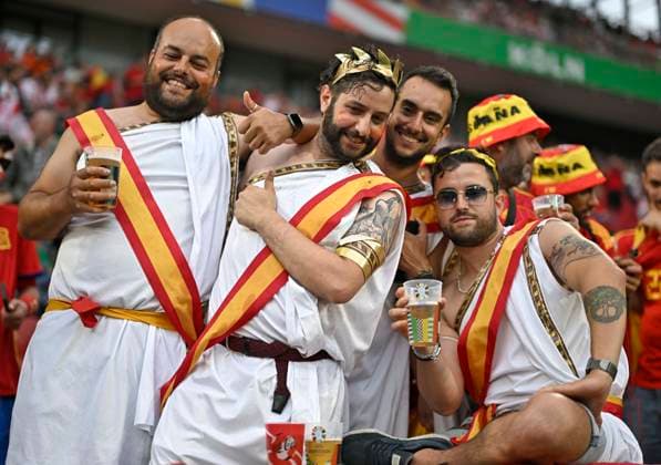 30 06 2024, Football UEFA EURO 2024, Round of 16, Spain Georgia, at Cologne Stadium, The Spaniards celebrate before the match