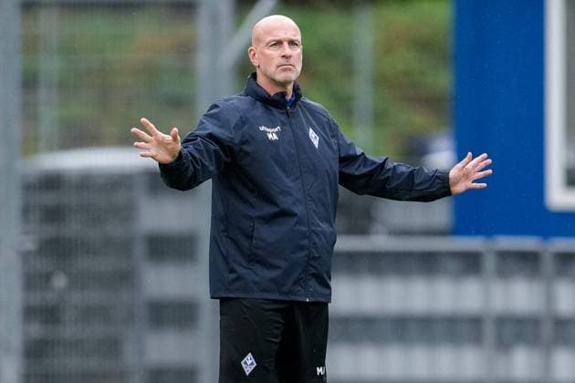 Marco Antwerpen coach, head coach, SVWM , gives instructions, gestures, gesticulates with arms, single image, single photo, action, action, 30 06 2024, Mannheim Germany , football, 3 Liga, training start SV Waldhof Mannheim, DFB DFL REGULATIONS PROHIBIT ANY USE OF PHOTOGRAPHS AS IMAGE SEQUENCES AND OR QUASI VIDEO xozx