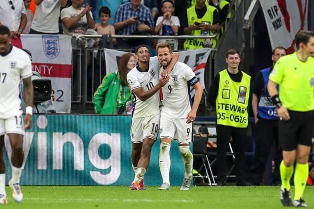 England v Slovakia, Euro 2024 England forward Harry Kane scores a GOAL 2-1 and celebrates with England midfielder Jude Bellingham during the England vs Slovakia, UEFA EURO, EM, Europameisterschaft,Fussball 2024 Round of 16 match at Arena AufSchalke, Gelsenkirchen, Germany on 30 June 2024 Editorial use only. All images are copyright Every Second Media Limited. No images may be reproduced without prior permission. Copyright: xIMAGO EveryxSecondxMediax ESM-1043-0095