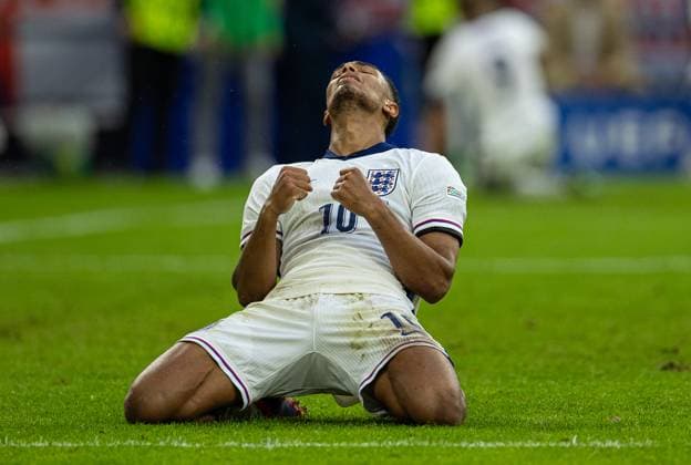 Football - UEFA EURO, EM, Europameisterschaft,Fussball 2024 - Round of 16 - England v Slovakia GELSENKIRCHEN, GERMANY - Sunday, June 30, 2024: England s Jude Bellingham celebrates his side s second goal during the UEFA Euro 2024 Round of 16 match between England and Slovakia at the Arena AufSchalke. (Photo by David Rawcliffe Propaganda) GELSENKIRCHEN Arena AufSchalke NORTH RHINE-WESTPHALIA GERMANY  Copyright: xDavidxRawcliffex P2024-06-30-England_Slovakia-106