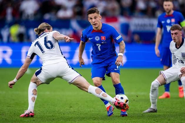 240630 Conor Gallagher and Cole Palmer of England and Tomas Suslov of Slovakia during the UEFA Euro 2024 Football Championship round of 16 match between England and Slovakia on June 30, 2024 in Gelsenkirchen Photo Jesper Zerman BILDBYRAN kod JZ JZ0546 fotboll football soccer fotballs em europamästerskap em uefa euro uefa european football championship euro 2024 england slovakien slovakia bbeng  Copyright: JESPERxZERMAN BB240630JZ162