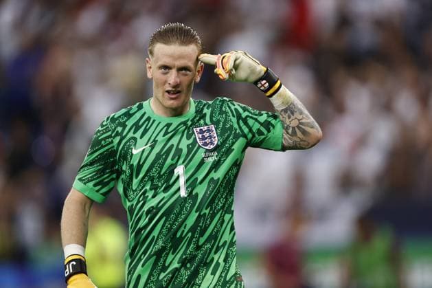 GELSENKIRCHEN - England goalkeeper Jordan Pickford gestures to the crowd during the UEFA EURO, EM, Europameisterschaft,Fussball 2024 round of 16 match between England and Slovakia at the Arena AufSchalke on June 30, 2024 in Gelsenkirchen, Germany. ANP Hollandse Hoogte MAURICE VAN STEEN UEFA EURO 2024 2024 xVIxANPxSportx xVanxSteenxFotografiexIVx 502452099 originalFilename: 502452099.jpg