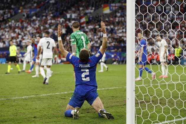 GELSENKIRCHEN - Peter Pekarik of Slovakia is disappointed after missed chance during the UEFA EURO, EM, Europameisterschaft,Fussball 2024 round of 16 match between England and Slovakia at the Arena AufSchalke on June 30, 2024 in Gelsenkirchen, Germany. ANP Hollandse Hoogte MAURICE VAN STEEN UEFA EURO 2024 2024 xVIxANPxSportx xVanxSteenxFotografiexIVx 502452320 originalFilename: 502452320.jpg