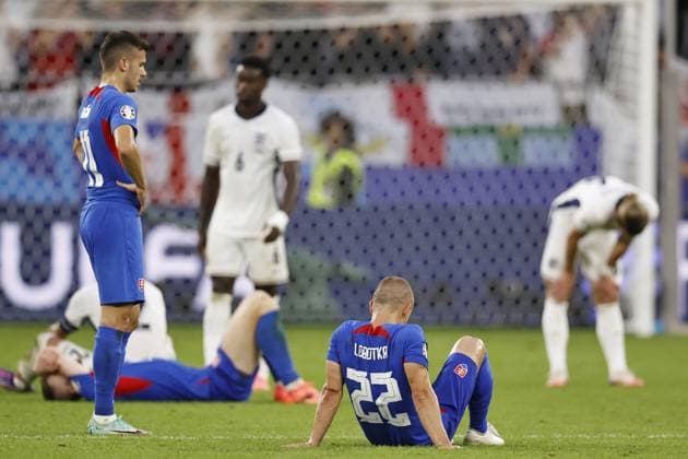 GELSENKIRCHEN - (l-r) Laszlo Benes of Slovakia, Stanislav Lobotka of Slovakia during the UEFA EURO, EM, Europameisterschaft,Fussball 2024 round of 16 match between England and Slovakia at the Arena AufSchalke on June 30, 2024 in Gelsenkirchen, Germany. ANP Hollandse Hoogte MAURICE VAN STEEN UEFA EURO 2024 2024 xVIxANPxSportx xVanxSteenxFotografiexIVx 502453468 originalFilename: 502453468.jpg