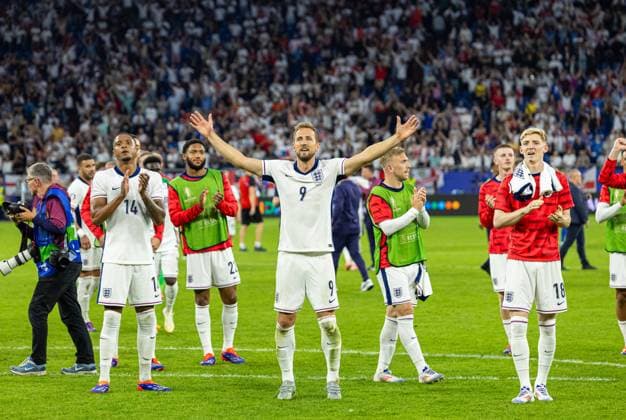 Football - UEFA EURO, EM, Europameisterschaft,Fussball 2024 - Round of 16 - England v Slovakia GELSENKIRCHEN, GERMANY - Sunday, June 30, 2024: England s match-winning goal-scorer captain Harry Kane celebrates after the UEFA Euro 2024 Round of 16 match between England and Slovakia at the Arena AufSchalke. England won 2-1 after extra-time. (Photo by David Rawcliffe Propaganda) GELSENKIRCHEN Arena AufSchalke NORTH RHINE-WESTPHALIA GERMANY  Copyright: xDavidxRawcliffex P2024-06-30-England_Slovakia-122