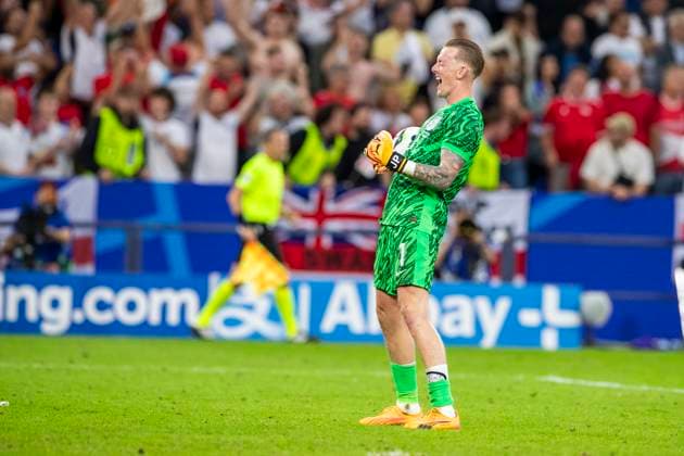 UEFA EURO 2024 England Slovakia 30 06 2024 Jordan Pickford England, 1 cheers the final whistle UEFA EURO 2024 England Slovakia Arena AufSchalke, Gelsenkirchen on 30 06 2024 Copyright: xBEAUTIFULxSPORTS Meuselx