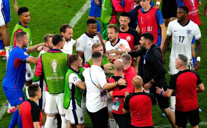 EURO 2024, England - Slowakei A scuffle between both sides breaks out at full time England v Slovakia, UEFA European Championship, EM, Europameisterschaft 2024, Round of 16, Football, Arena AufSchalke, Gelsenkirchen, Germany - 30 Jun 2024 EDITORIAL USE ONLY No use with unauthorised audio, video, data, fixture lists, club league logos or live services. Online in-match use limited to 120 images, no video emulation. No use in betting, games or single club league player publications. Copyright: xDavexShopland Shutterstockx 14562222em