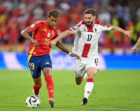 30 06 2024, Football UEFA EURO 2024, Round of 16, Spain Georgia, at Cologne Stadium, v l lamine Yamal Spain v Otar Kiteishvili Georgia