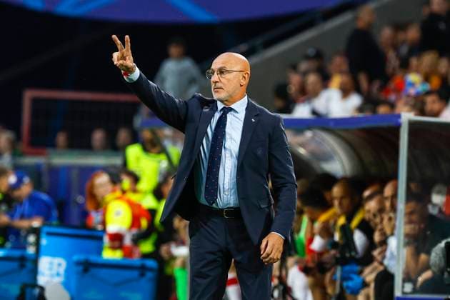 Spain s head coach Luis de la Fuente reacts during the Euro2024 round of 16 soccer match between Spain and Georgia at RheinEnergieStadion in Cologne, Germany, 30 June 2024. Spain vs. Georgia !ACHTUNG: NUR REDAKTIONELLE NUTZUNG!  Copyright: xJ.J.Guillenx GRAF9883 20240630-55014023115_1