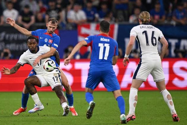 Germany Soccer Euro 2024 England - Slovakia 8720363 30.06.2024 From left, England s Ivan Toney, Slovakia s Norbert Gyomber, Slovakia s Laszlo Benes, and England s Conor Gallagher struggle for the ball during the UEFA EURO, EM, Europameisterschaft,Fussball 2024 Round of 16 soccer match between England and Slovakia at the Veltins-Arena in Gelsenkirchen, Germany. Alexey Filippov Sputnik Gelsenkirchen Germany  Copyright: xAlexeyxFilippovx