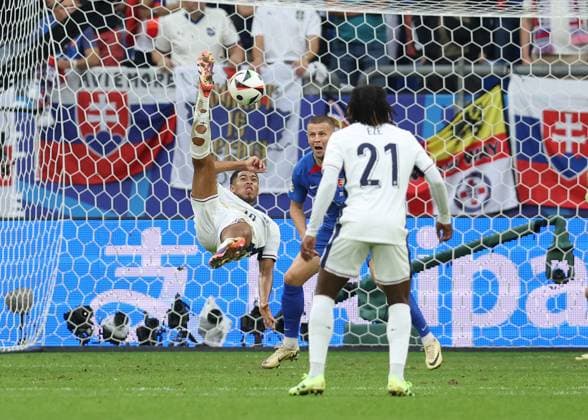 Gelsenkirchen, Germany, 30th June 2024. Jude Bellingham of England scores the equalising goal during the UEFA European Championships round of 16 match at Arena Aufschalke, Gelsenkirchen. Picture credit should read: Paul Terry Sportimage EDITORIAL USE ONLY. No use with unauthorised audio, video, data, fixture lists, club league logos or live services. Online in-match use limited to 120 images, no video emulation. No use in betting, games or single club league player publications. SPI-3212-0118