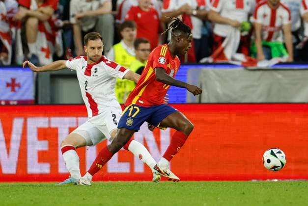 Spain s Nico Williams (R) in action against Georgia s Otar Kakabadze (L) during the Euro2024 round of 16 soccer match between Spain and Georgia at RheinEnergieStadion in Cologne, Germany, 30 June 2024. Spain vs. Georgia !ACHTUNG: NUR REDAKTIONELLE NUTZUNG!  Copyright: xAlbertoxEstevezx GRAF9886 20240630-55014023205_1