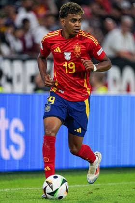 2024-06-30 Spain v Georgia - Round of 16 - UEFA EURO, EM, Europameisterschaft,Fussball 2024 COLOGNE, GERMANY - JUNE 30: Lamine Yamal of Spain dribbles during the Round of 16 - UEFA EURO 2024 match between Spain and Georgia at Cologne Stadium on June 30, 2024 in Cologne, Germany. (Photo by Joris Verwijst BSR Agency) Cologne Germany Content not available for redistribution in The Netherlands directly or indirectly through any third parties. Copyright: xBSRxAgencyx