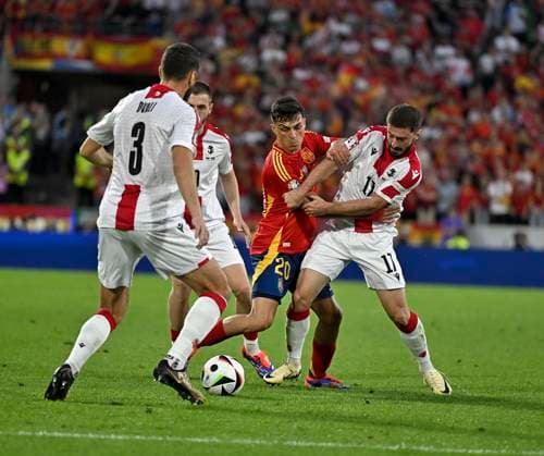 30 06 2024, Football UEFA EURO 2024, round of 16, Spain Georgia, at Cologne Stadium, from l Lasha Dvali Georgia , Pedri Spain and Otar Kiteishvili Georgia in a duel for the ball