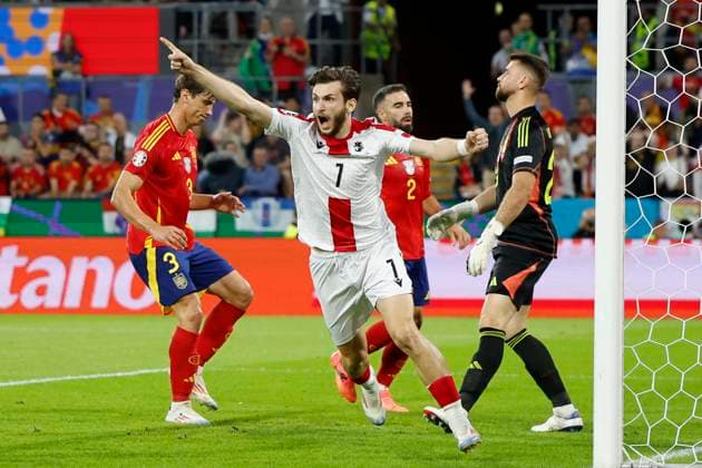 Sport Themen der Woche KW26 Sport Bilder des Tages Georgia s Khvicha Kvaratskhelia celebrates the 0-1 during the Euro2024 round of 16 soccer match between Spain and Georgia at RheinEnergieStadion in Cologne, Germany, 30 June 2024. Spain vs. Georgia !ACHTUNG: NUR REDAKTIONELLE NUTZUNG!  Copyright: xAlbertoxEstevezx GRAF9901 20240630-55014023262_1