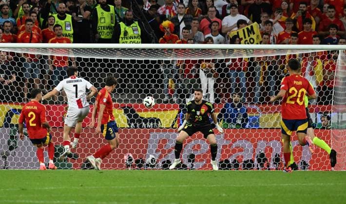 30 06 2024, xsltx, European Football Championship 2024 1 8 Final, Spain Georgia emspor, v l Daniel Carvajal Ramos Spain , Khvicha Kvaratskhelia Georgia , Robin Aime Le Normand Mainfray Spain Own goal 1 0 Georgia, Unai Simon Mendibil Spain UEFA REGULATIONS PROHIBIT ANY USE OF PHOTOGRAPHS as IMAGE SEQUENCES and or QUASI VIDEO Köln