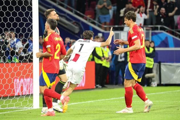 Germany - UEFA EURO, EM, Europameisterschaft,Fussball 2024 - Spain and Georgia - 30 06 2024 GERMANY, COLOGNE, JUNE 30. Khvicha Kvaratskhelia of Georgia celebrates after scoring a goal while Robin Le Normand of Spain looks dejected during the UEFA EURO 2024 round of 16 match between Spain and Georgia, on June 24, 2024 at Cologne Stadium in Cologne, Germany. Photo by Manuel Blondeau AOP.Press Cologne Cologne Stadium Germany Copyright: x ManuelxBlondeau AOP.Pressx AOP20240630 0003