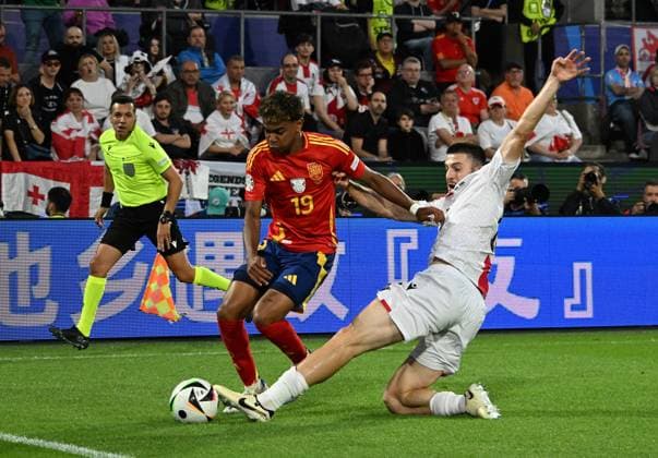 30 06 2024, xsltx, European Football Championship 2024 1 8 Final, Spain Georgia emspor, v l lamine Yamal Nasraoui Ebana Spain DFL DFB REGULATIONS PROHIBIT ANY USE OF PHOTOGRAPHS as IMAGE SEQUENCES and or QUASI VIDEO Cologne