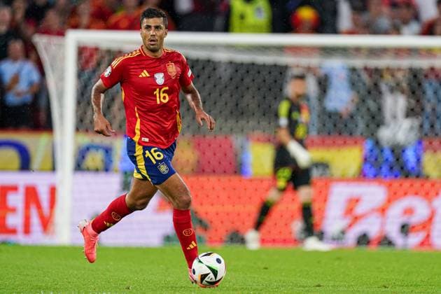 2024-06-30 Spain v Georgia - Round of 16 - UEFA EURO, EM, Europameisterschaft,Fussball 2024 COLOGNE, GERMANY - JUNE 30: Rodri of Spain dribbles during the Round of 16 - UEFA EURO 2024 match between Spain and Georgia at Cologne Stadium on June 30, 2024 in Cologne, Germany. (Photo by Joris Verwijst BSR Agency) Cologne Germany Content not available for redistribution in The Netherlands directly or indirectly through any third parties. Copyright: xBSRxAgencyx