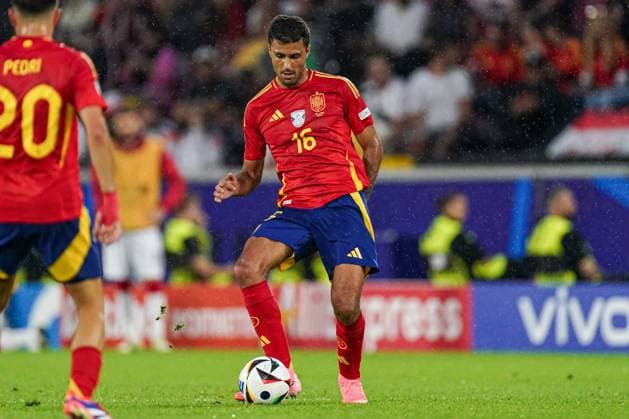2024-06-30 Spain v Georgia - Round of 16 - UEFA EURO, EM, Europameisterschaft,Fussball 2024 COLOGNE, GERMANY - JUNE 30: Rodri of Spain makes a pass during the Round of 16 - UEFA EURO 2024 match between Spain and Georgia at Cologne Stadium on June 30, 2024 in Cologne, Germany. (Photo by Joris Verwijst BSR Agency) Cologne Germany Content not available for redistribution in The Netherlands directly or indirectly through any third parties. Copyright: xBSRxAgencyx