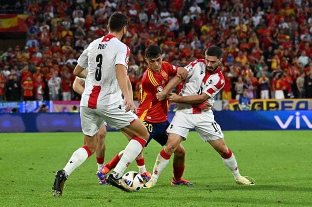 30 06 2024, xsltx, European Football Championship 2024 1 8 Final, Spain Georgia emspor, v l Lasha Dvali Georgia , Giorgi Chakvetadze Georgia , Pedro Gonzalez Lopez Pedri Spain , Otari Kiteishvili Georgia DFL DFB REGULATIONS PROHIBIT ANY USE OF PHOTOGRAPHS as IMAGE SEQUENCES and or QUASI VIDEO Köln