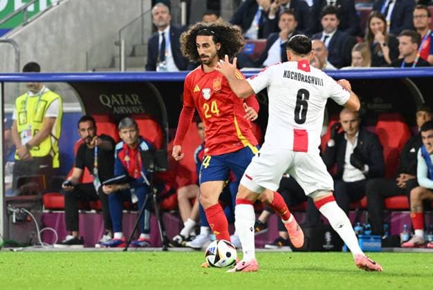 30 06 2024, xsltx, European Football Championship 2024 1 8 Final, Spain Georgia emspor, v l Marc Cucurella Saseta Spain , Giorgi Kochorashvili Georgia DFL DFB REGULATIONS PROHIBIT ANY USE OF PHOTOGRAPHS as IMAGE SEQUENCES and or QUASI VIDEO Köln