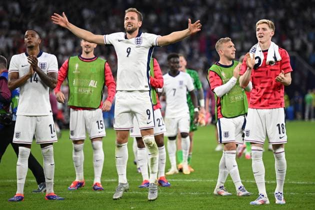 Germany Soccer Euro 2024 England - Slovakia 8720402 30.06.2024 England s players celebrate their team s victory in the UEFA EURO, EM, Europameisterschaft,Fussball 2024 Round of 16 soccer match between England and Slovakia at the Veltins-Arena in Gelsenkirchen, Germany. Alexey Filippov Sputnik Gelsenkirchen Germany  Copyright: xAlexeyxFilippovx