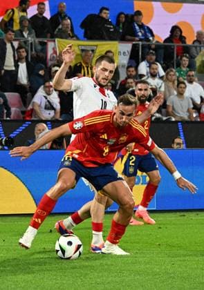 30 06 2024, xsltx, European Football Championship 2024 1 8 Final, Spain Georgia emspor, v l Giorgi Chakvetadze Georgia , Fabian Ruiz Pena Spain DFL DFB REGULATIONS PROHIBIT ANY USE OF PHOTOGRAPHS as IMAGE SEQUENCES and or QUASI VIDEO Köln