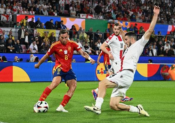 30 06 2024, xsltx, European Football Championship 2024 1 8 Final, Spain Georgia emspor, v l Giorgi Chakvetadze Georgia , Fabian Ruiz Pena Spain , Guram Kashia Georgia DFL DFB REGULATIONS PROHIBIT ANY USE OF PHOTOGRAPHS as IMAGE SEQUENCES and or QUASI VIDEO Köln