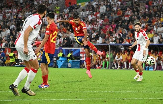 30 06 2024, xsltx, Football EM 2024 1 8 Final, Spain Georgia emspor, v l Rodrigo Hernandez Cascante Spain Goal scored, scored the goal to 1 1 UEFA REGULATIONS PROHIBIT ANY USE OF PHOTOGRAPHS as IMAGE SEQUENCES and or QUASI VIDEO Cologne