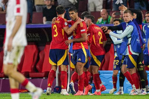 2024-06-30 Spain v Georgia - Round of 16 - UEFA EURO, EM, Europameisterschaft,Fussball 2024 COLOGNE, GERMANY - JUNE 30: Rodri of Spain, players of Spain celebrate the goal during the Round of 16 - UEFA EURO 2024 match between Spain and Georgia at Cologne Stadium on June 30, 2024 in Cologne, Germany. (Photo by Joris Verwijst BSR Agency) Cologne Germany Content not available for redistribution in The Netherlands directly or indirectly through any third parties. Copyright: xBSRxAgencyx