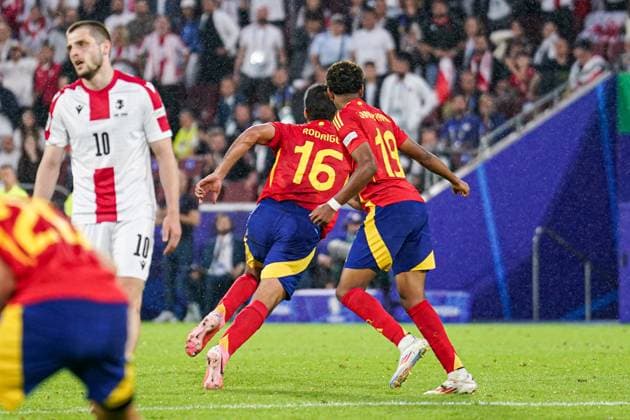 2024-06-30 Spain v Georgia - Round of 16 - UEFA EURO, EM, Europameisterschaft,Fussball 2024 COLOGNE, GERMANY - JUNE 30: Rodri of Spain runs away after scoring his teams first goal during the Round of 16 - UEFA EURO 2024 match between Spain and Georgia at Cologne Stadium on June 30, 2024 in Cologne, Germany. (Photo by Joris Verwijst BSR Agency) Cologne Germany Content not available for redistribution in The Netherlands directly or indirectly through any third parties. Copyright: xBSRxAgencyx