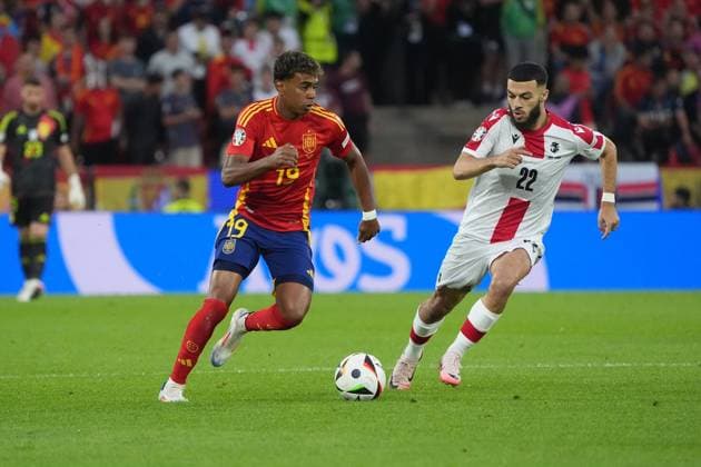 Lamine Yamal Spain Spain, 19 vs Georges Mikautadze Georgia, Georgia, 22 Cologne 30 06 2024 Spain vs Georgia, EURO2024 M37, Round of 16, EM Arena Cologne