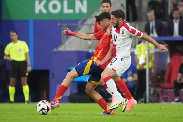 Robin Le Normand Spain Spain, 03 vs Otar Kiteishvili Georgia, Georgia, 17 Cologne 30 06 2024 Spain vs Georgia, EURO2024 M37, Round of 16, EM Arena Cologne