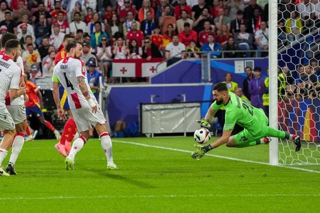 Brilliant save by goalkeeper Giorgi Mamardashvili Georgia, Georgia, 25 Cologne 30 06 2024 Spain vs Georgia, EURO2024 M37, Round of 16, European Championship Arena Cologne