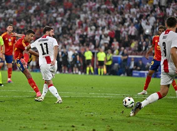 30 06 2024, Football UEFA EURO 2024, Round of 16, Spain Georgia, at Cologne Stadium, Rodri Spain Goal kick
