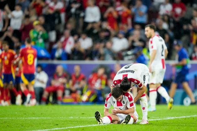 Cologne, Germany, June 30th 2024: Players of Georgia look dejected and disappointed after Spain scores a goal during the UEFA EURO, EM, Europameisterschaft,Fussball 2024 Germany Round 16 football match between Spain and Georgia at Cologne Stadium in Cologne, Germany. (Daniela Porcelli SPP)  Copyright: xDanielaxPorcellix xSPPx spp-en-DaPoSp-20240630-_DP13116