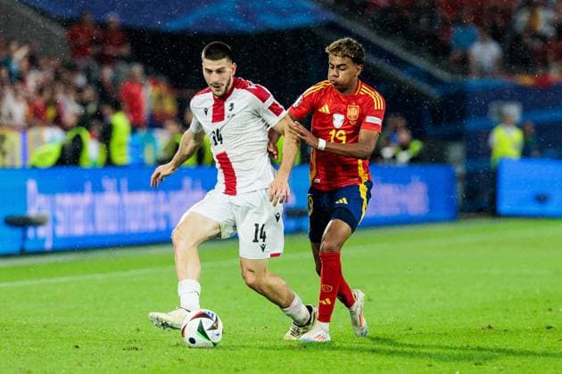 UEFA EURO 2024 Spain Georgia 30 06 2024 Duel Luka Lochoshvili Georgia, 14 , Lamine Yamal Spain, 19 UEFA EURO 2024 Spain Georgia Cologne Stadium, Cologne on 30 06 2024 Copyright: xBEAUTIFULxSPORTS Wunderlx