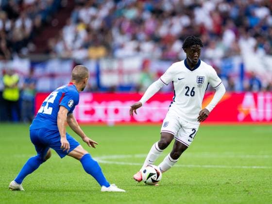 Kobbie Mainoo England, 26 in duel with Stanislav Lobotka Slovakia, 22 , GER, England ENG vs Slovakia SVN , European Football Championship, UEFA EURO 2024, Round of 16, 30 06 2024 GER, England ENG vs Slovakia SVN , European Football Championship, UEFA EURO 2024, Round of 16, 30 06 2024 Gelsenkirchen Copyright: xEibner-Pressefoto Memmlerx EP_MMR
