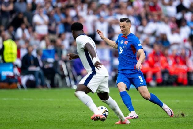 Robert Bozenik Slovakia, 09 in duel with Marc Guehi England, 06 , GER, England ENG vs Slovakia SVN , European Football Championship, UEFA EURO 2024, Round of 16, 30 06 2024 GER, England ENG vs Slovakia SVN , European Football Championship, UEFA EURO 2024, Round of 16, 30 06 2024 Gelsenkirchen Copyright: xEibner-Pressefoto Memmlerx EP_MMR