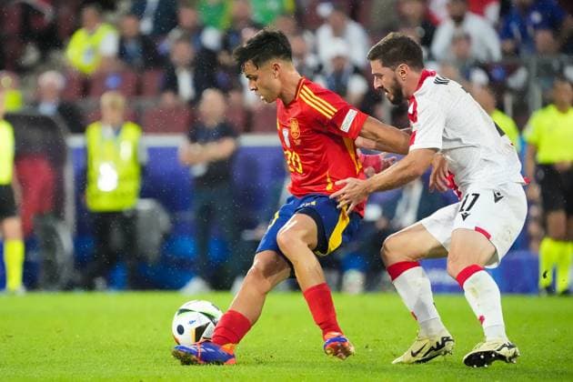 Pedri Spain Spain, 20 vs Otar Kiteishvili Georgia, Georgia, 17 Cologne 30 06 2024 Spain vs Georgia, EURO2024 M37, Round of 16, EM Arena Cologne