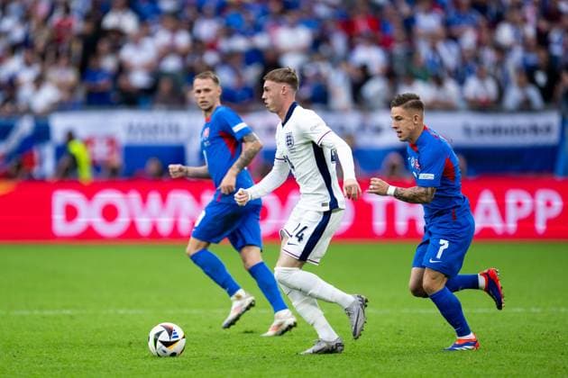 Cole Palmer England, 24 in duel with Tomas Suslov Slovakia, 07 , GER, England ENG vs Slovakia SVN , European Football Championship, UEFA EURO 2024, Round of 16, 30 06 2024 GER, England ENG vs Slovakia SVN , European Football Championship, UEFA EURO 2024, Round of 16, 30 06 2024 Gelsenkirchen Copyright: xEibner-Pressefoto Memmlerx EP_MMR