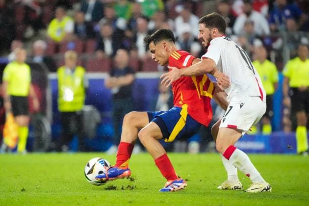 Pedri Spain Spain, 20 vs Otar Kiteishvili Georgia, Georgia, 17 Cologne 30 06 2024 Spain vs Georgia, EURO2024 M37, Round of 16, EM Arena Cologne