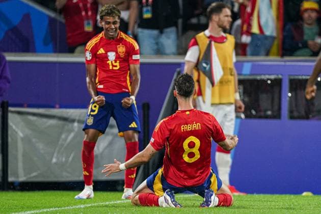 2024-06-30 Spain v Georgia - Round of 16 - UEFA EURO, EM, Europameisterschaft,Fussball 2024 COLOGNE, GERMANY - JUNE 30: Fabian Ruiz of Spain celebrates the second goal during the Round of 16 - UEFA EURO 2024 match between Spain and Georgia at Cologne Stadium on June 30, 2024 in Cologne, Germany. (Photo by Joris Verwijst BSR Agency) Cologne Germany Content not available for redistribution in The Netherlands directly or indirectly through any third parties. Copyright: xBSRxAgencyx