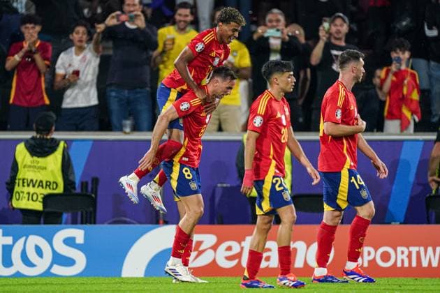 2024-06-30 Spain v Georgia - Round of 16 - UEFA EURO, EM, Europameisterschaft,Fussball 2024 COLOGNE, GERMANY - JUNE 30: Lamine Yamal of Spain, Fabian Ruiz of Spain celebrate the second goal during the Round of 16 - UEFA EURO 2024 match between Spain and Georgia at Cologne Stadium on June 30, 2024 in Cologne, Germany. (Photo by Joris Verwijst BSR Agency) Cologne Germany Content not available for redistribution in The Netherlands directly or indirectly through any third parties. Copyright: xBSRxAgencyx