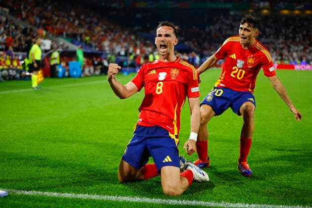 Spain s Fabian Ruiz celebrates after scoring the 2-1 during the Euro2024 round of 16 soccer match between Spain and Georgia at RheinEnergieStadion in Cologne, Germany, 30 June 2024. Spain vs. Georgia !ACHTUNG: NUR REDAKTIONELLE NUTZUNG!  Copyright: xAlbertoxEstevezx GRAF9951 20240630-55014023709_1